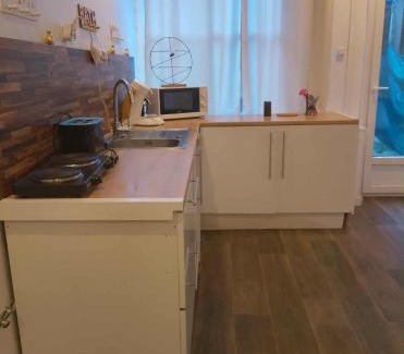 Saint-Leonard-de-Noblat Apartment | Appartement entier 1