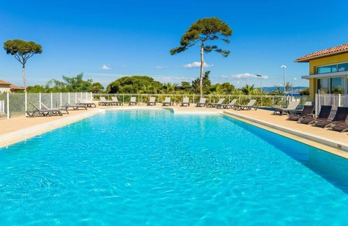 Le Brusc Condo | Appartement sur 2 étages pour 8 près de la plage