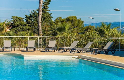 Le Brusc Condo | Appartement sur 2 étages pour 8 près de la plage