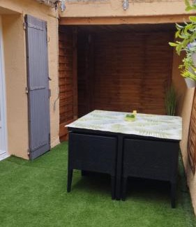 Les Adrets-de-l'Esterel Apartment | appartement 1 étoile paisible et son jardin privé