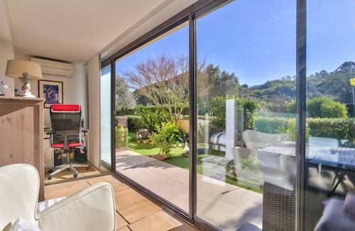 Mandelieu-La-Napoule Apartment | Appartement Dans la Verdure , Trés Lumineux , Proximité à Pied Plage, Commerce