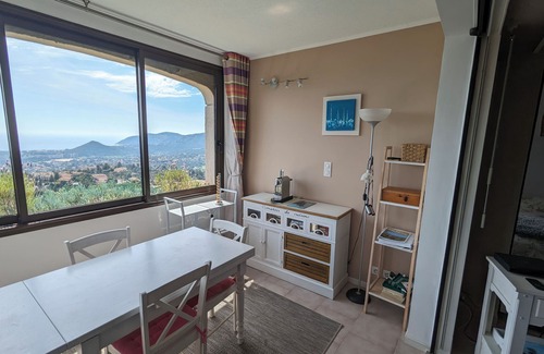 Mandelieu-La-Napoule Apartment | Appartement Avec vue mer Exceptionnelle, au Calme, Avec Piscine
