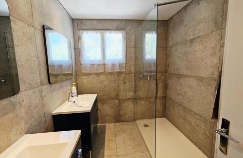 Montboucher-sur-Jabron Apartment | Appartement trois chambres avec jardin
