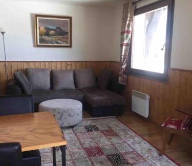 Saint-Etienne-de-Tinee Apartment | Appartement Chaleureux La Montagne