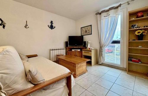 Boyardville Apartment | Appartement cosy à Saint-Georges-d'Oléron, 4 couchages, proche mer et commerces, avec balcon et parking - FR-1-246A-295