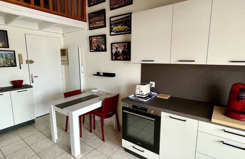 Saint-Palais-sur-Mer Apartment | Appartement Refait à Neuf Centre Ville 300 m de la mer au Pied du Marché