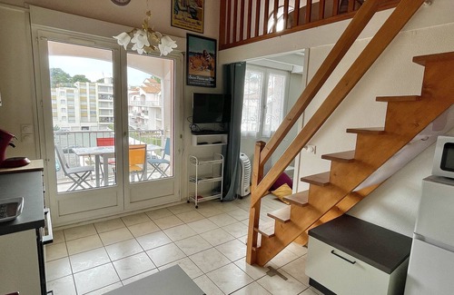 Saint-Palais-sur-Mer Apartment | Appartement Refait à Neuf Centre Ville 300 m de la mer au Pied du Marché