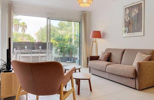 Les Lecques Apartment | Appartement à 150m plage des Lecques, climatisé, piscine, terrasse, 2 chambres, parking - 4 étoiles - FR-1-770-29