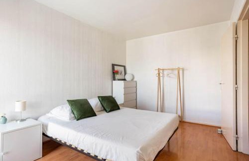 La Courneuve Apartment | Appartement à 10 minutes du centre de Paris avec le RER B