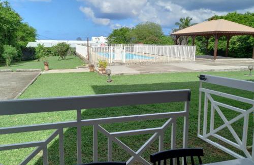 Quartier Desert Apartment | Appartement à Anse Mabouya en rez de jardin avec piscine à proximité des plages