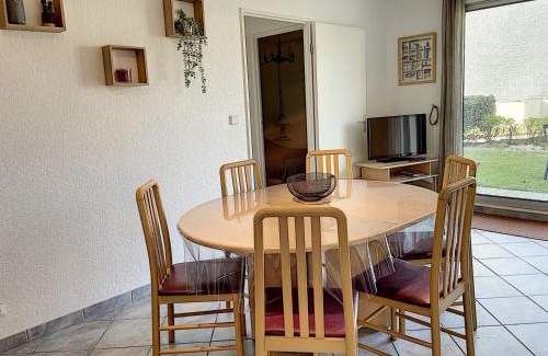 Jullouville Apartment | Appartement à 50m plage avec terrasse et jardin - FR-1-361-14