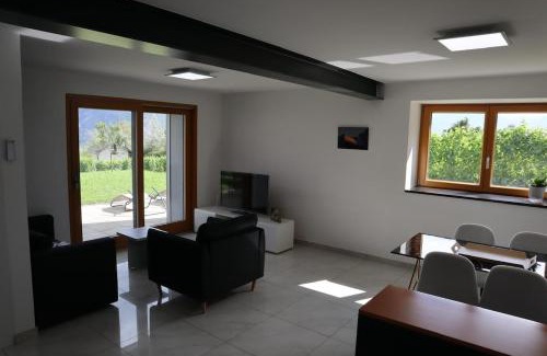 Saint-Pierre-de-Clages Apartment | Appartement 2,5 pièces et SPA