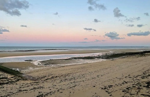 Lion-sur-Mer Apartment | Appartement 2 chambres - 50m de la mer - parking