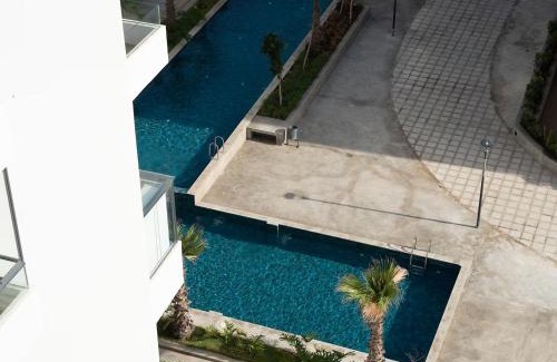 Ain Harrouda Apartment | Appartement 2 Chambres à Coté avec Grand Balcon, Piscine, Aire de Jeux pour Enfants et Jardin