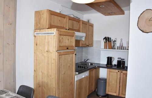 Pralognan-la-Vanoise Apartment | Appartement 2 Pièces avec Piscine Chauffée, Balcon, Parking et Proche Centre à Pralognan - FR-1-464-160