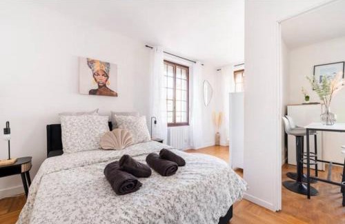 Le Pin Apartment | Appartement 2 pièces 36m2, CDG Airport, Disneyland Paris, Asterix, Parc des expo, 10min gare de Chelles, Parking gratuit dans la ville