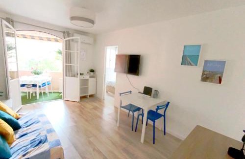 Toulon - Hyeres Apartment | Appartement 2 pièces avec Balcon, Clim et Parking au Port de Hyères