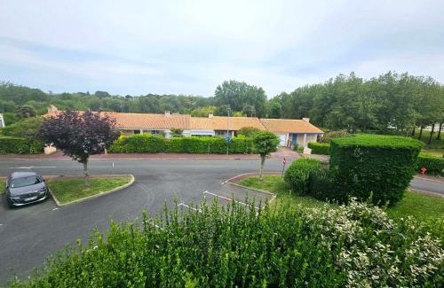 Vaux-sur-Mer Apartment | Appartement 2 pièces avec piscine à 5 min de la plage de Pontaillac, parking résidentiel, balcon fermé - FR-1-550-81