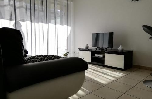 Villeneuve Loubet Beach Apartment | Appartement 2P et parking privé à 50m des plages.