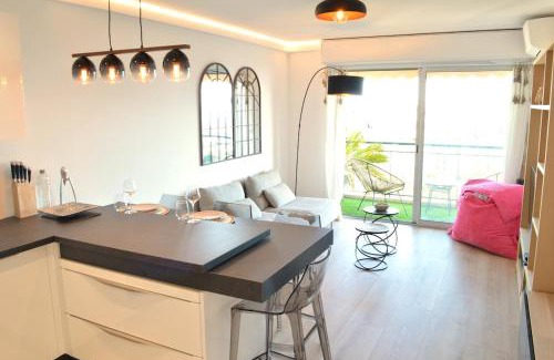 Antibes Apartment | Appartement 2P vue mer Antibes