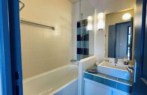 Perros-Guirec Apartment | Appartement 3 étoiles avec piscine chauffée, à 50m de la plage de Trestraou, Perros-Guirec - FR-1-542-49