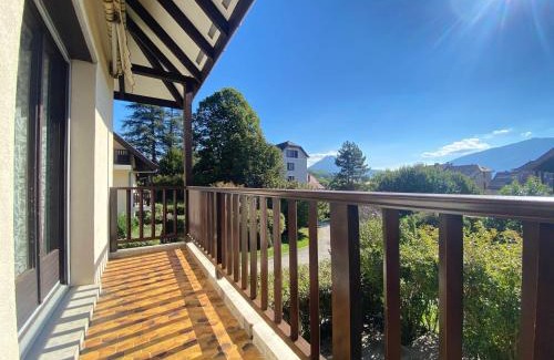 Menthon-Saint-Bernard Apartment | Appartement 3* avec balcon, piscine et lac à proximité, activités diverses - FR-1-432-4