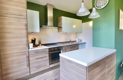 Menthon-Saint-Bernard Apartment | Appartement 3* avec balcon, piscine et lac à proximité, activités diverses - FR-1-432-4
