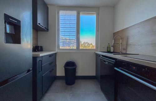 Frejus Plage Apartment | Appartement 3 chambres avec terrasse et Parking à Fréjus