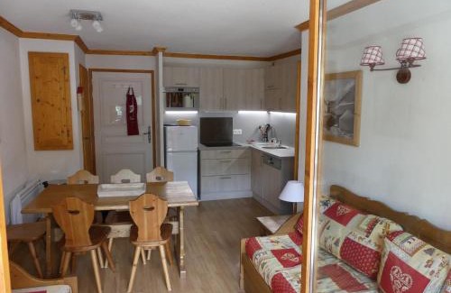 Valloire Apartment | Appartement 3 pièces 6 personnes, 3* - Valloire, près des pistes, balcon, piscine et parking inclus - FR-1-263-271