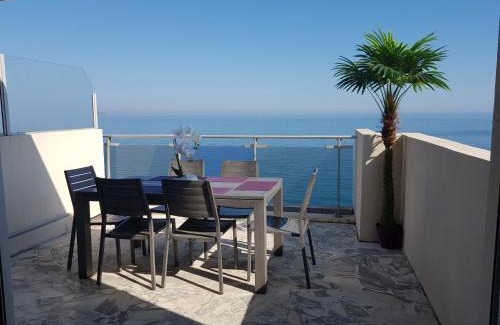 Fabron Apartment | Appartement 3 pièces Nice Promenade des anglais dernier étage vue mer solarium