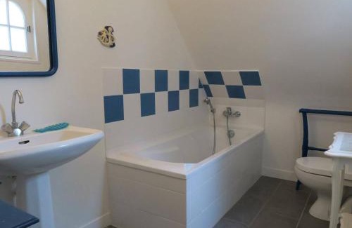 Tregastel Apartment | Appartement 350m de la plage du Coz-Pors à Trégastel avec jardin et parking - FR-1-368-192