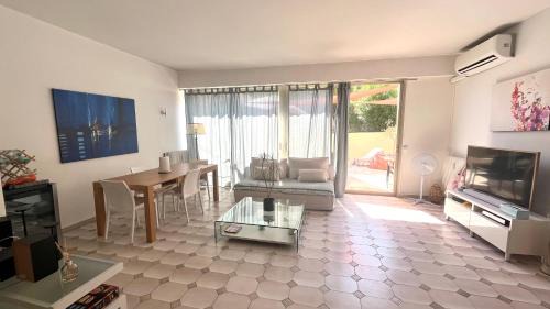 Cap-d'Antibes Apartment | Appartement 3P 88 m2 terrasse et jardin à 20 metres de la plage