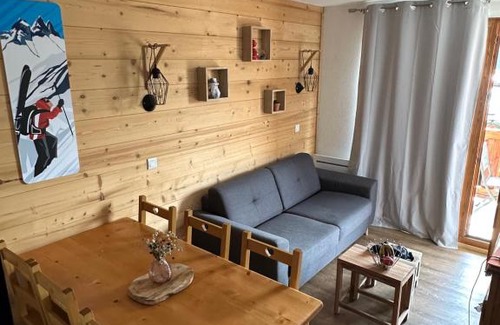 Valmeinier Apartment | Appartement 4-6 personnes à Valmeinier 1800 résa du samedi au samedi avec piscine intérieure chauffée