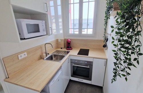 Ouistreham Apartment | Appartement 4 Personnes, 3 min à Pied de la Mer, Accès Direct rue Commerçante PP