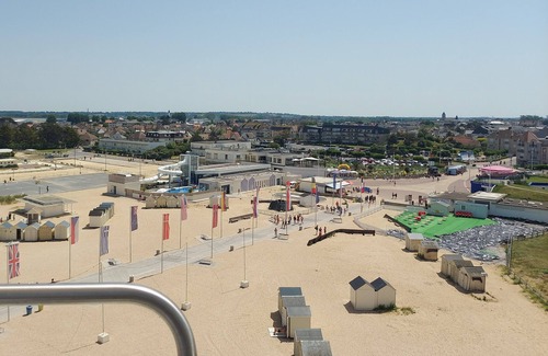 Ouistreham Apartment | Appartement 4 Personnes, 3 min à Pied de la Mer, Accès Direct rue Commerçante PP