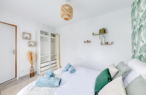 La Courneuve Apartment | Appartement - 4 personnes - Parking Privé - Métro 7 - Rer B