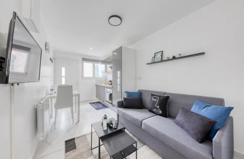 La Courneuve Apartment | Appartement - 4 personnes - Parking Privé - Métro 7 - Rer B