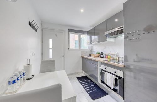 La Courneuve Apartment | Appartement - 4 personnes - Parking Privé - Métro 7 - Rer B