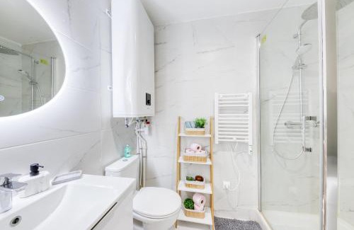 La Courneuve Apartment | Appartement - 4 personnes - Parking Privé - Métro 7 - Rer B