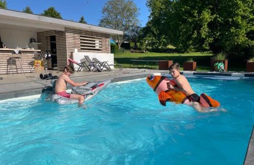 Sart-Dames-Avelines Apartment | Appartement 5 personnes avec accès piscine et jacuzzi