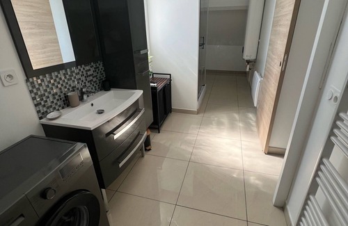 Le Thillay Apartment | Appartement 60 m2 Cosy Proche Paris CDG au Bord D'un Petit Lac