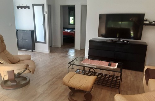 Floirac Apartment | Appartement 60m2 - Jardinet et Terrasse- 4 Personnes Maximum
