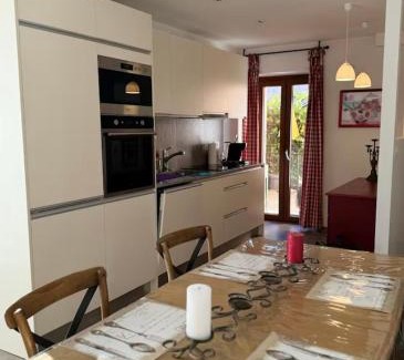 Sion Apartment | Appartement 70m2, entrée autonome, lit 180x200, terrasse privée, parking gratuit