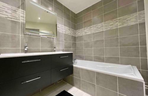 Saint-Jean-Baptiste Apartment | Appartement 9 personnes/2 Parkings privés