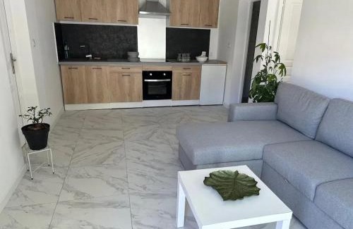 Tremblay-en-France Apartment | Appartement accueillant près de Paris, 45 m², terrasse