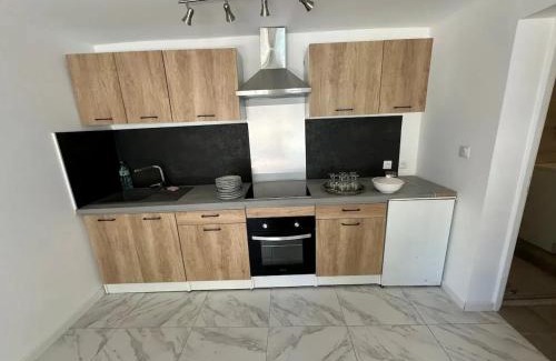 Tremblay-en-France Apartment | Appartement accueillant près de Paris, 45 m², terrasse
