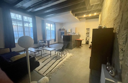 Tours City Centre Apartment | Appartement Ancien au Calme en Plein Cœur du Vieux Tours Avec Parking Privé