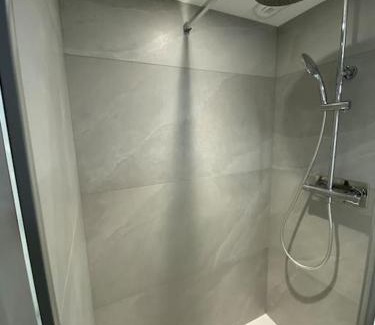 Saint-Vallier Apartment | Appartement atypique et fraîchement rénové