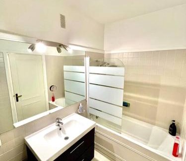 Fer a Cheval Apartment | Appartement au bord des berges + parking