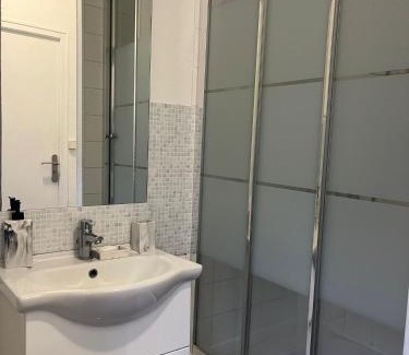 Saint-Serge Apartment | Appartement au calme 3 personnes